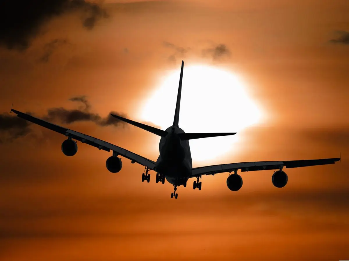 airplane-vacation-holiday