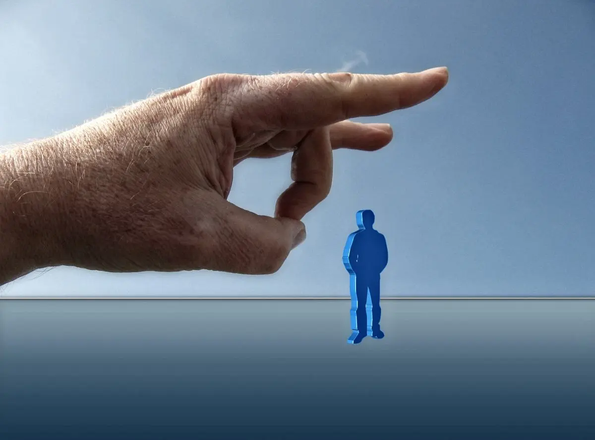 hand-flick-off-figure