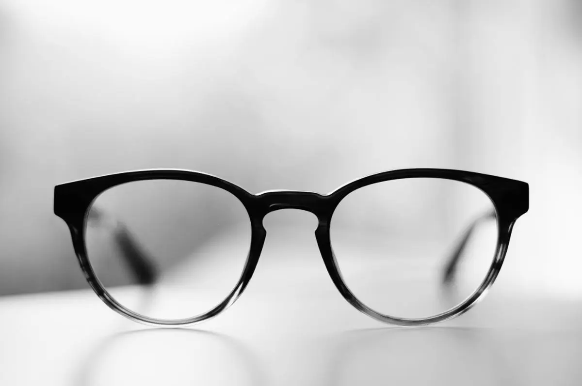 eyeglasses-on-table