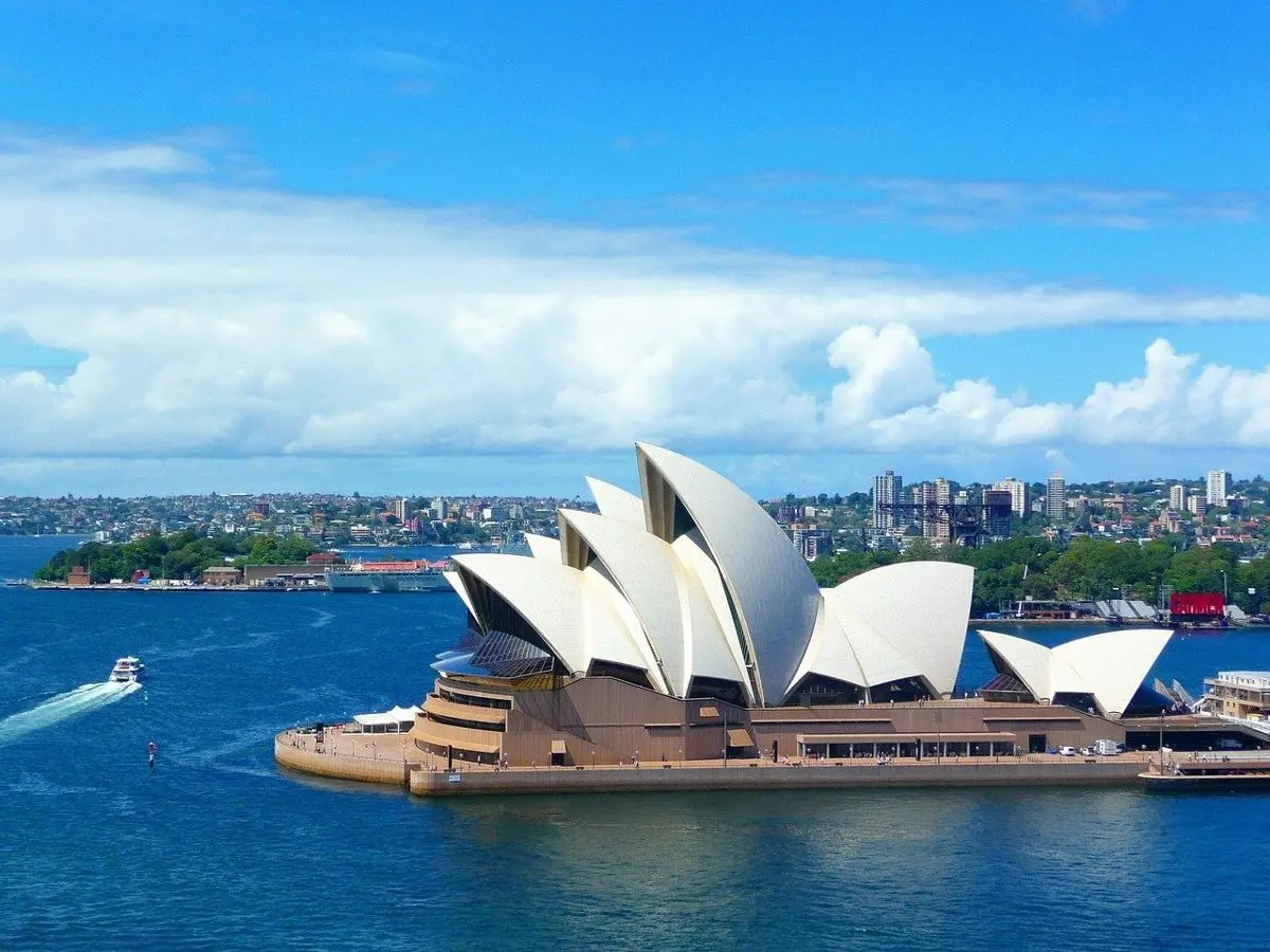 sydney-australia-opera-house-in-the-day