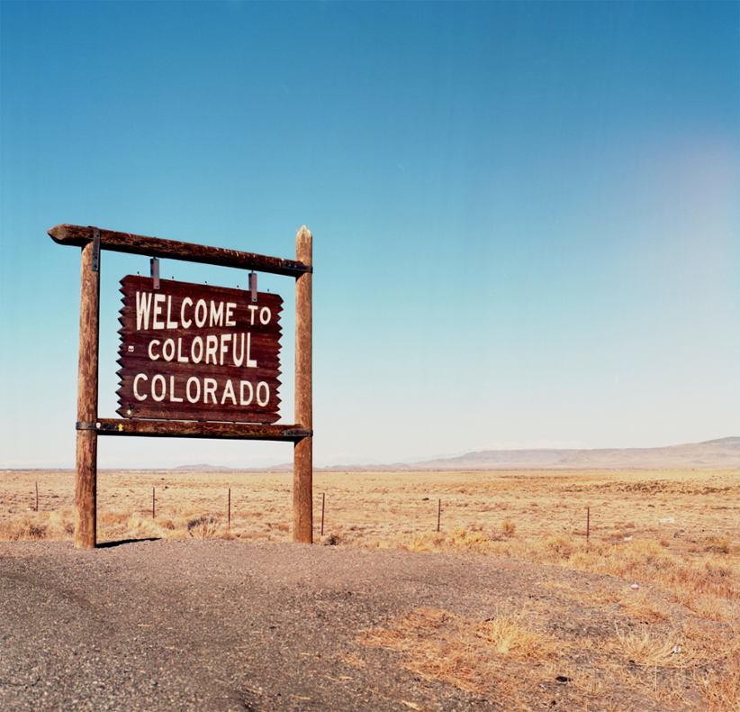 A welcome sign to Colorado.