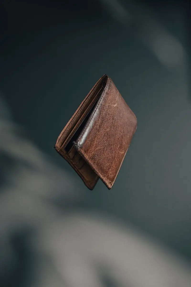 A wallet that is falling.