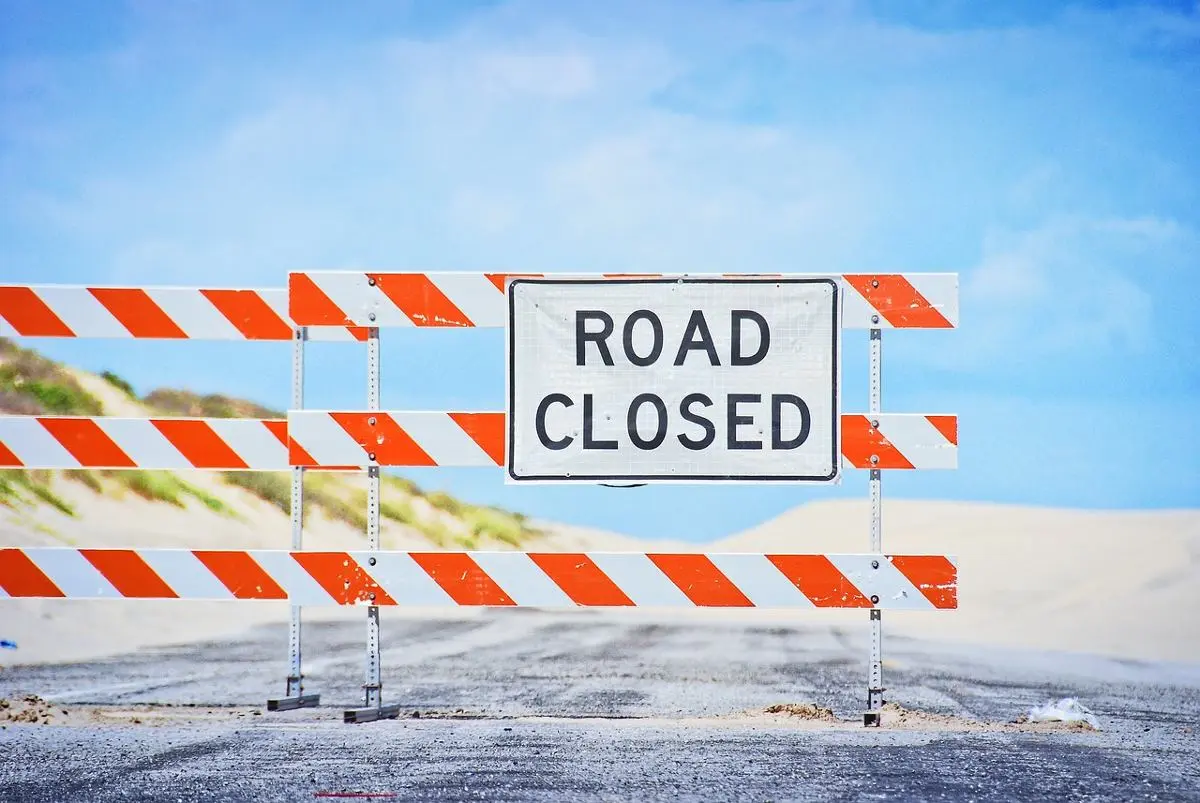 sign-road-closed-on-the-road