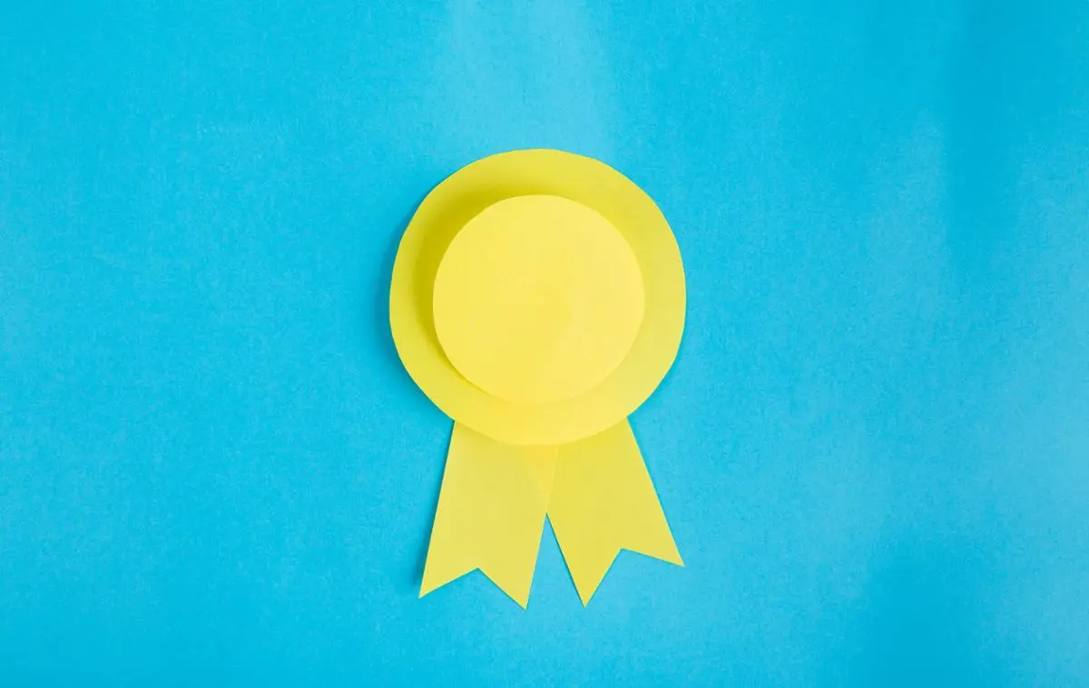 yellow-award-ribbon-on-blue-background