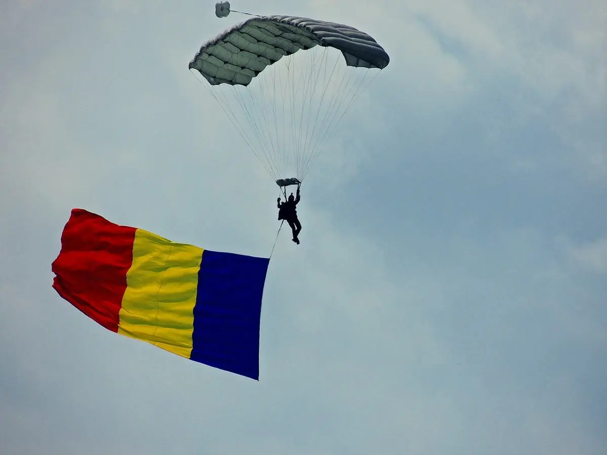 parachute-jumper-with-romanian-flag-in-mid-air