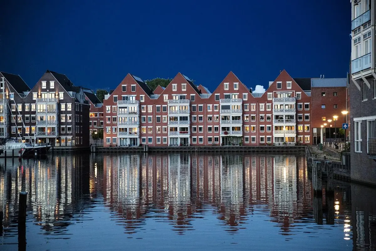 netherlands-row-of-houses