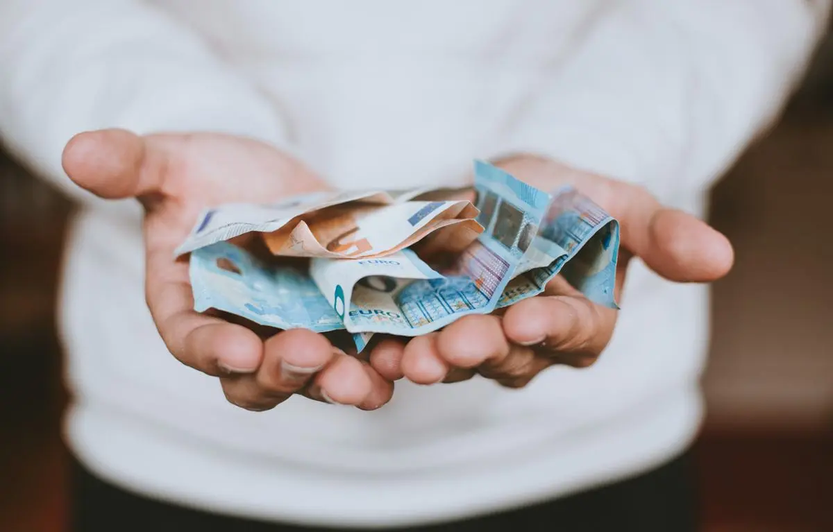 A person handing over money.