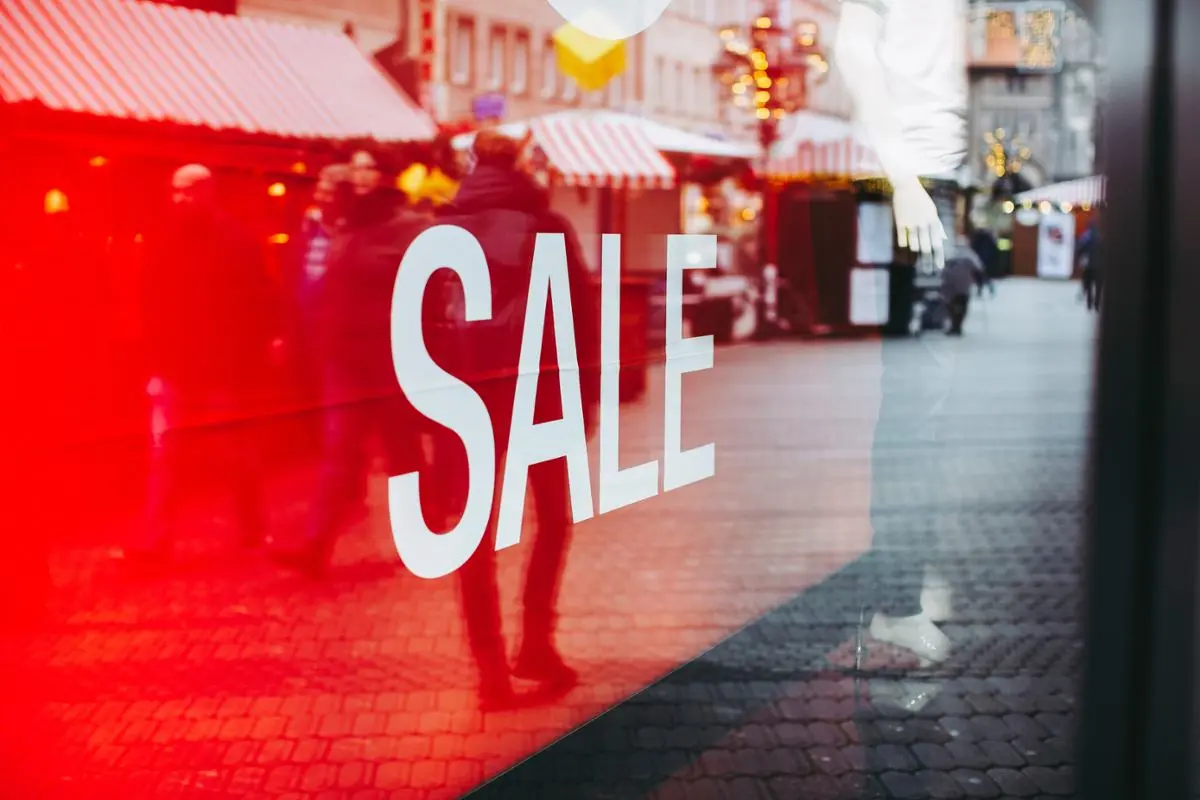 A shopping window that says sale.