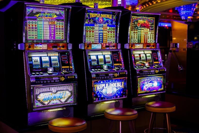 slot-machines-in-land-based-casino