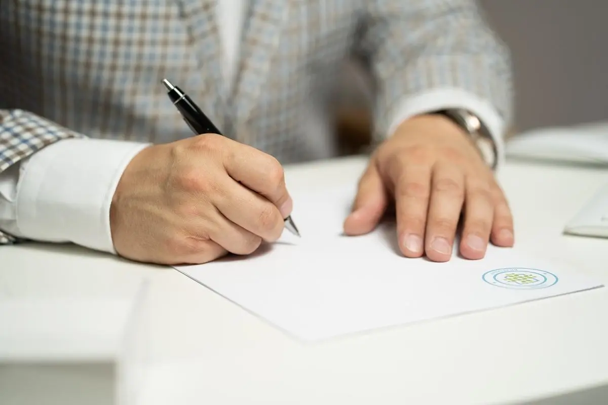 businessman-signing-document