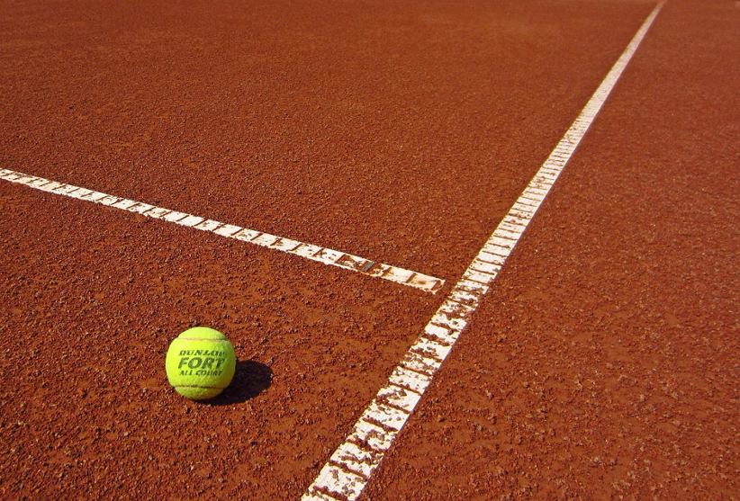 tennis-ball-on-court