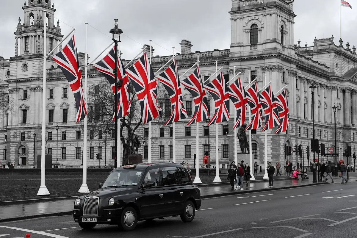 car-on-a-round-in-the-uk