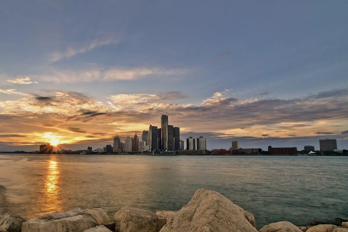 detroit-michigan-cityscape-skyline