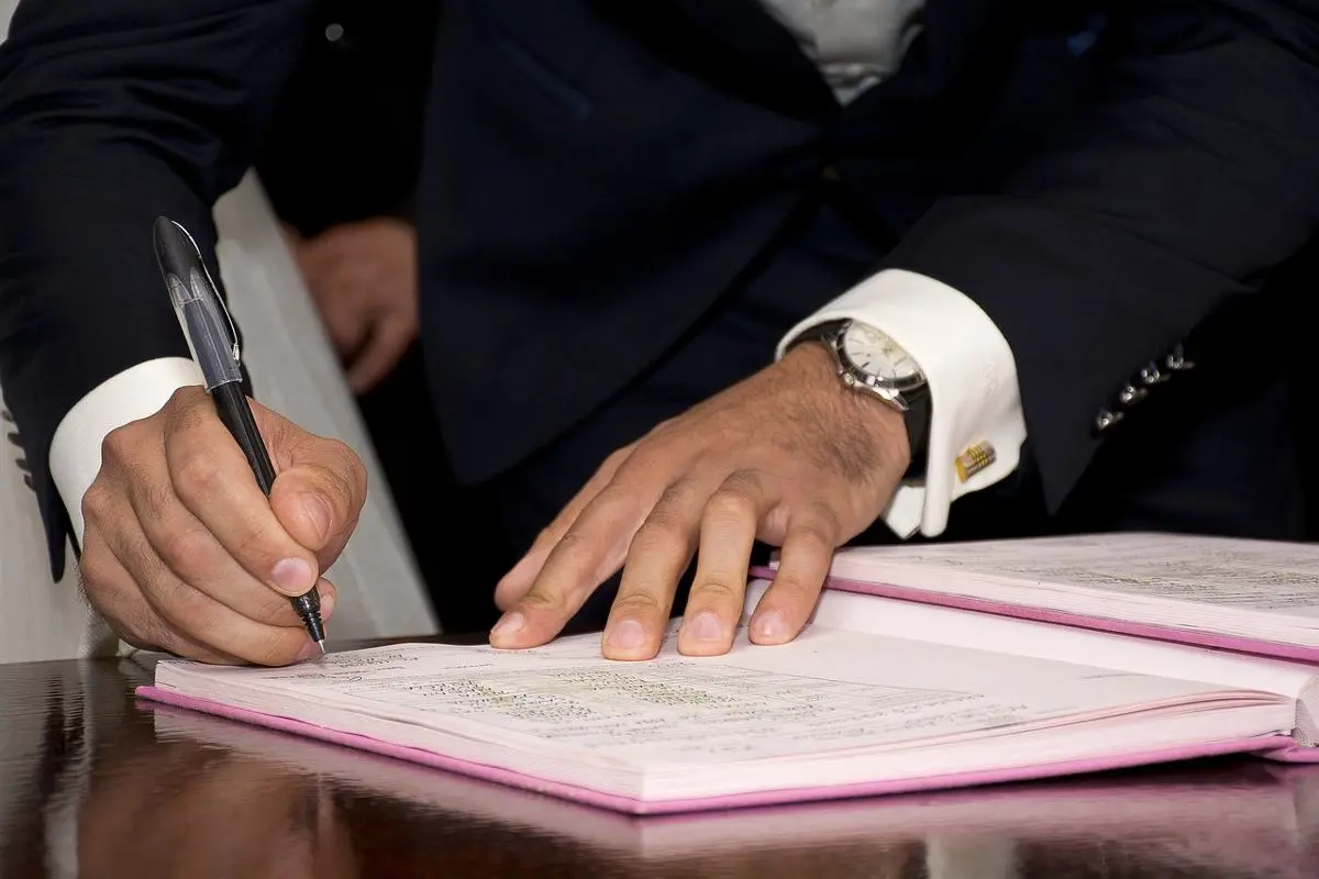 man-in-suit-signing-a-document