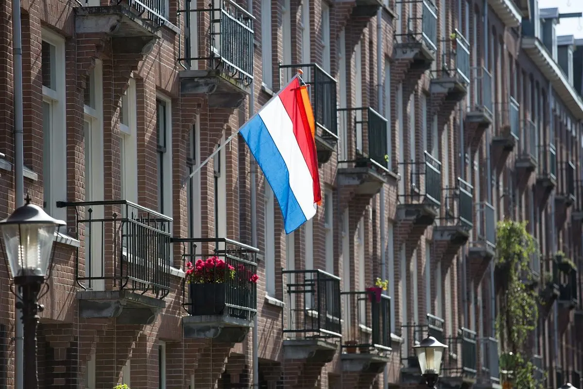 dutch-flag-on-a-pole