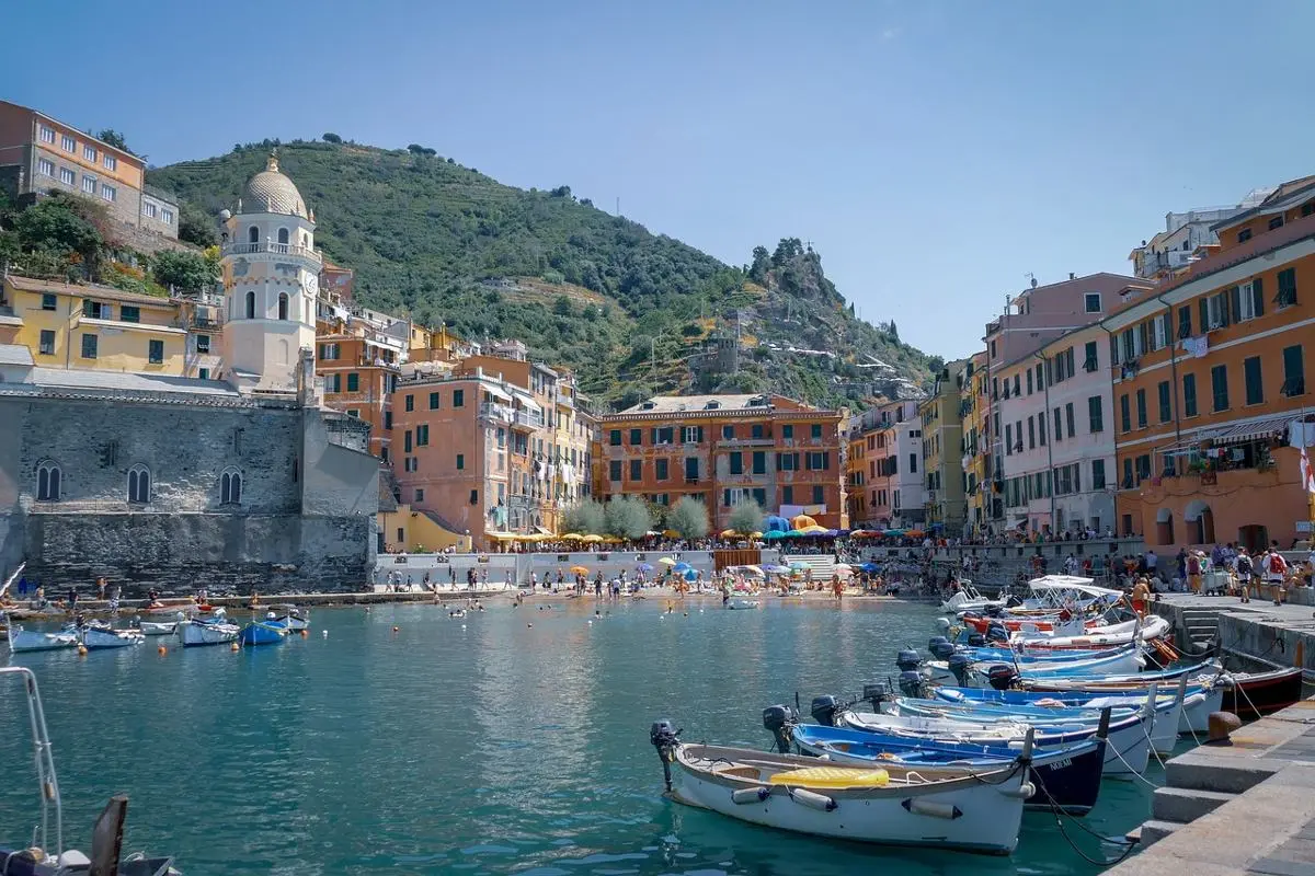 dock-in-italian-city