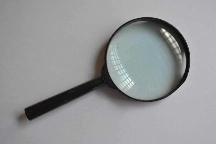 magnifying-glass-on-a-table