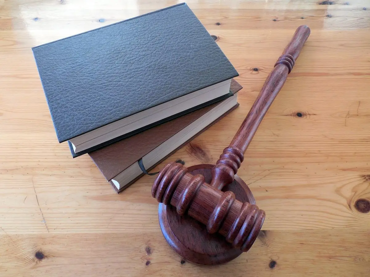 judicial-hammer-mallet-and-two-books