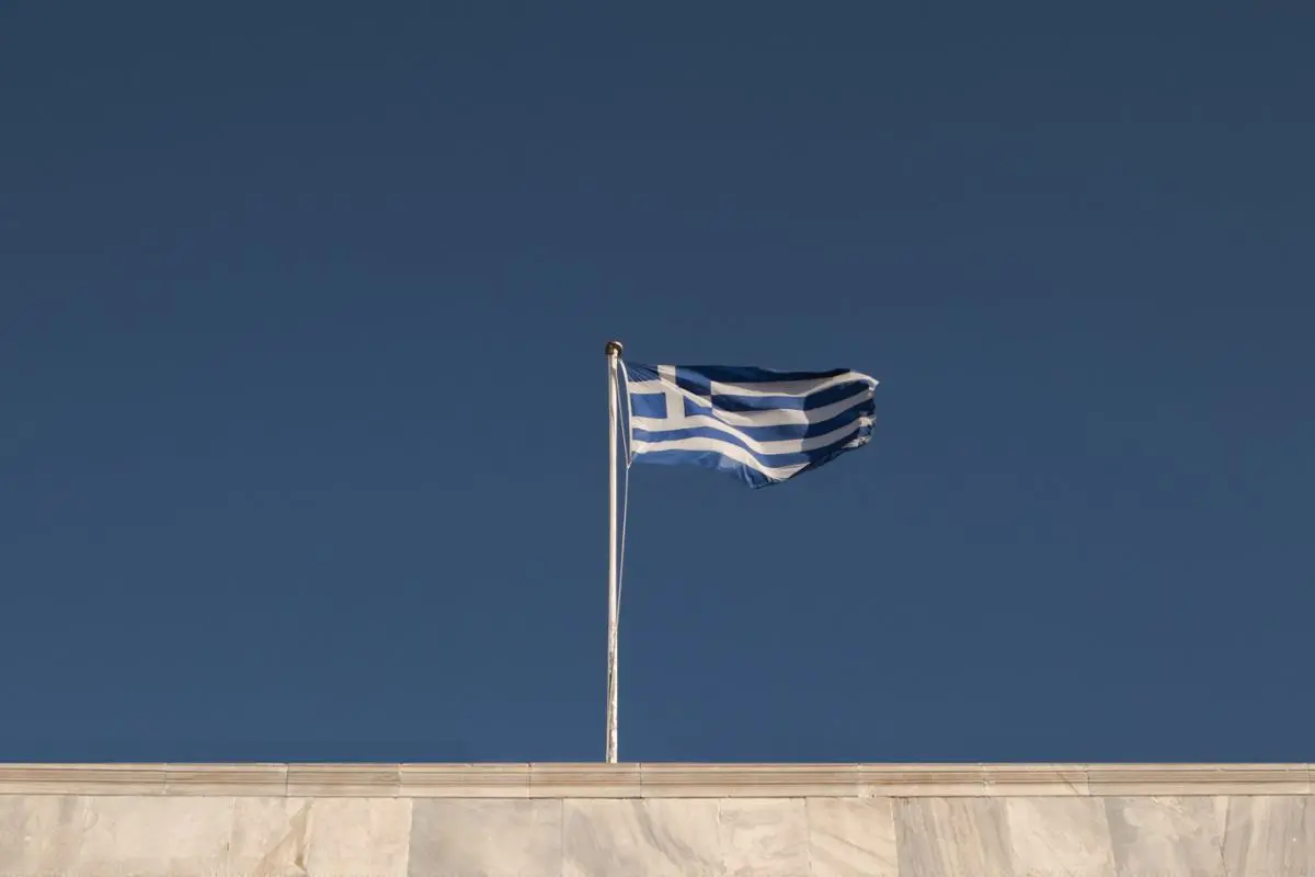 greek-flag-on-a-pole