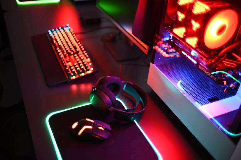gaming-setup-computer-mouse-keyboard