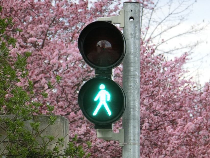 green-traffic-light-for-pedestrian
