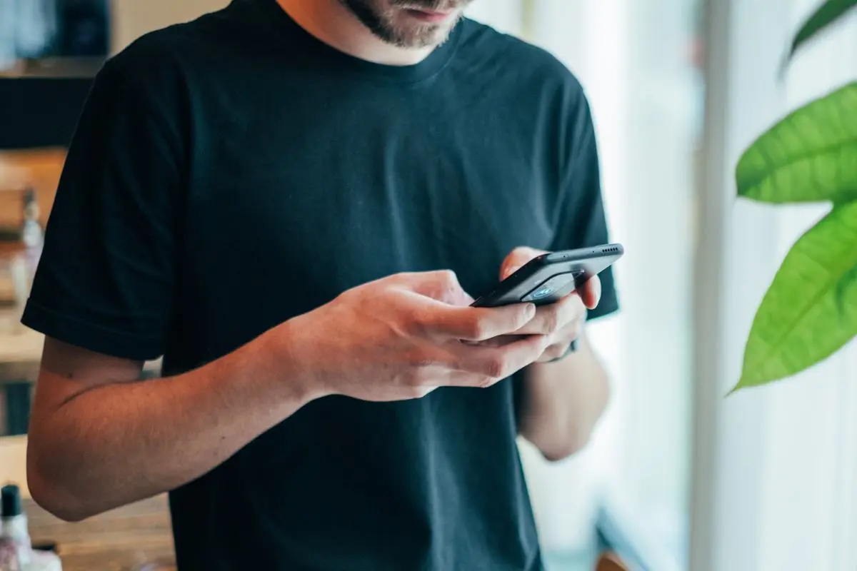 man-holding-a-smartphone