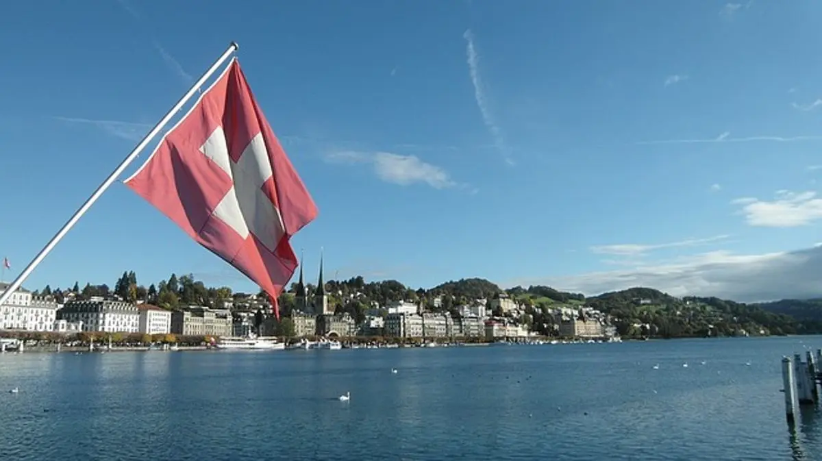 swiss-flag-waving-from-a-boat