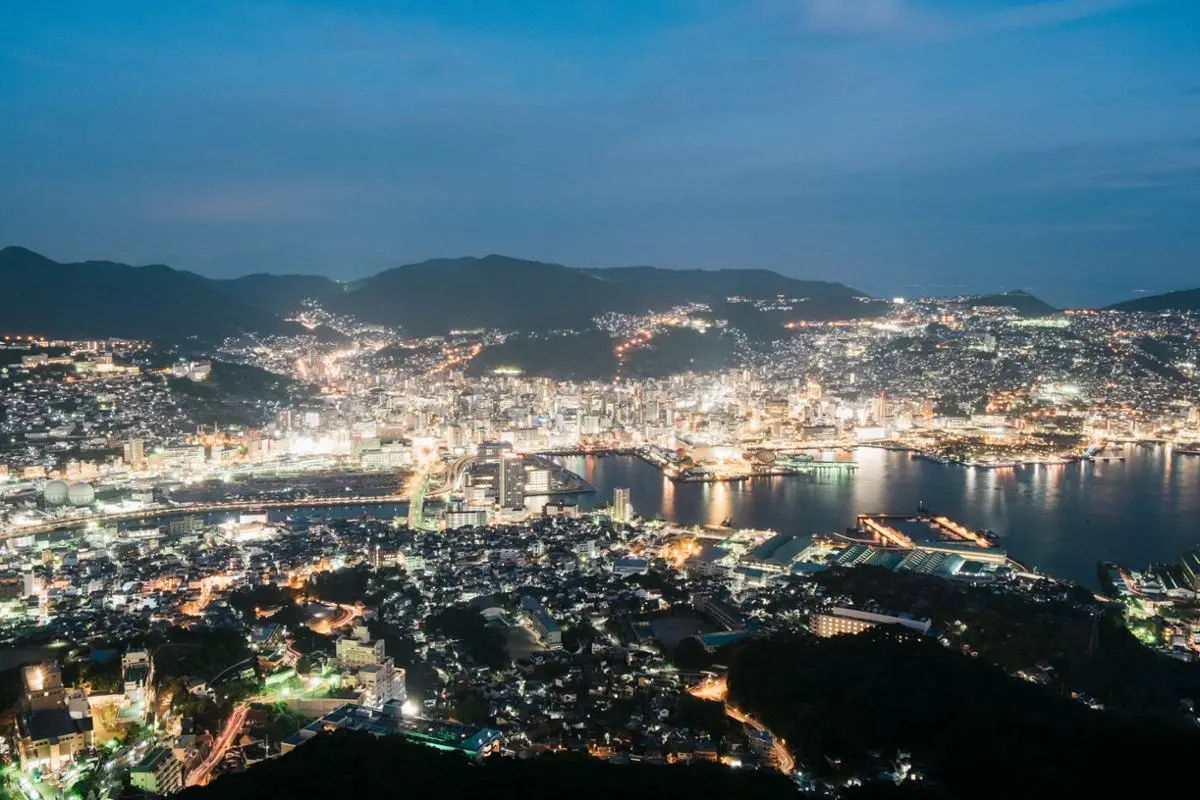 nagasaki-japan-at-night