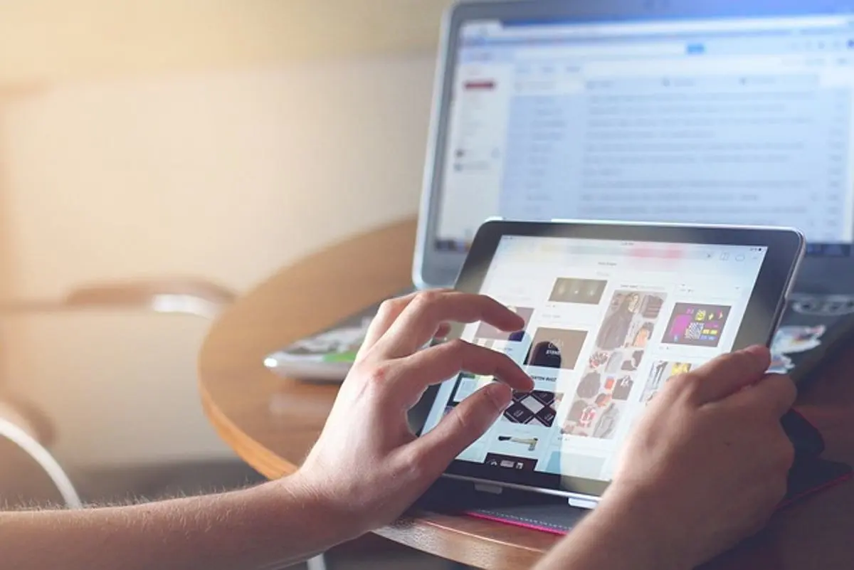 woman-using-a-tablet-technology