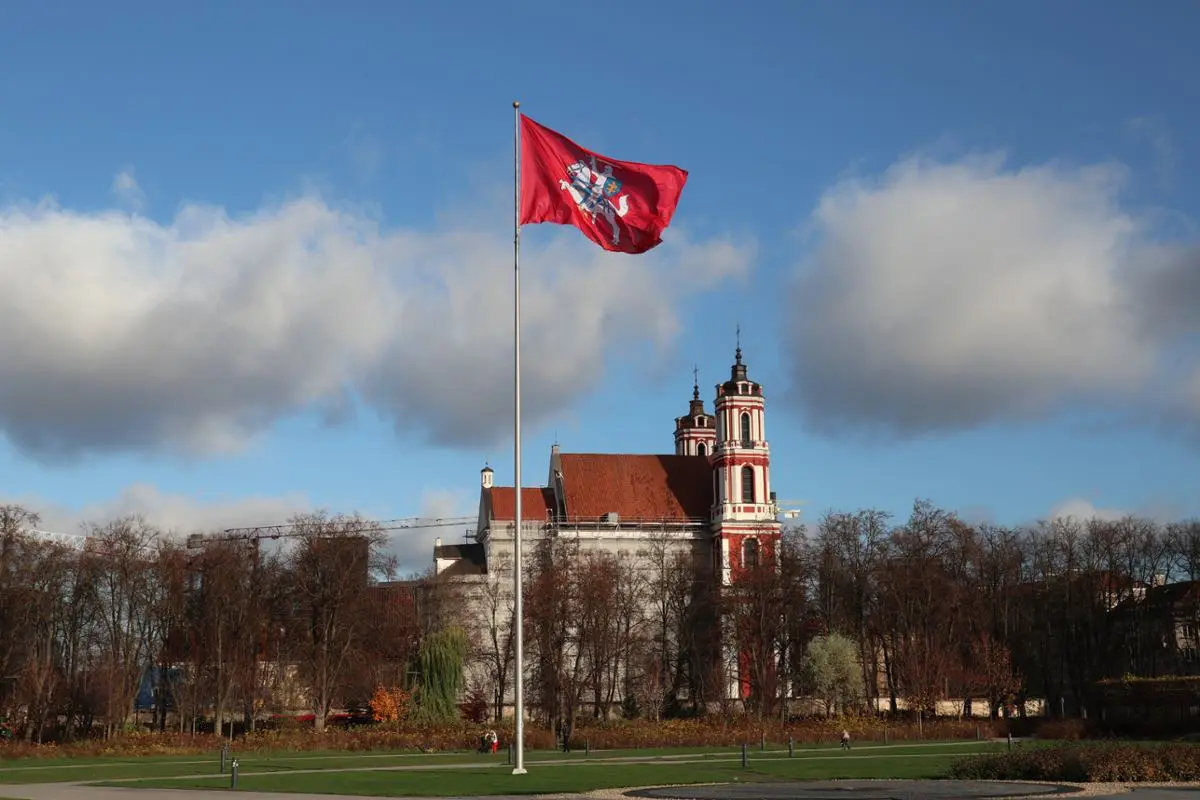 lithuania-flag-on-a-pole