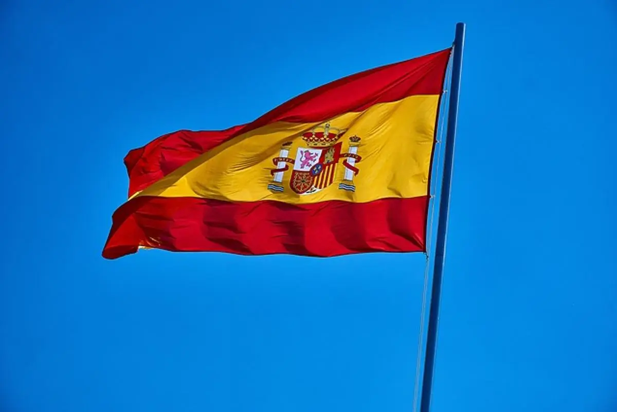 a-spanish-flag-on-a-pole