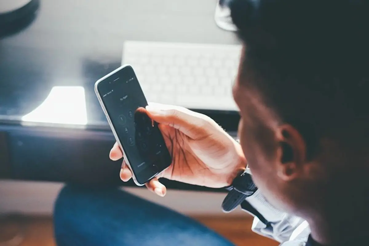 man-holding-a-smartphone