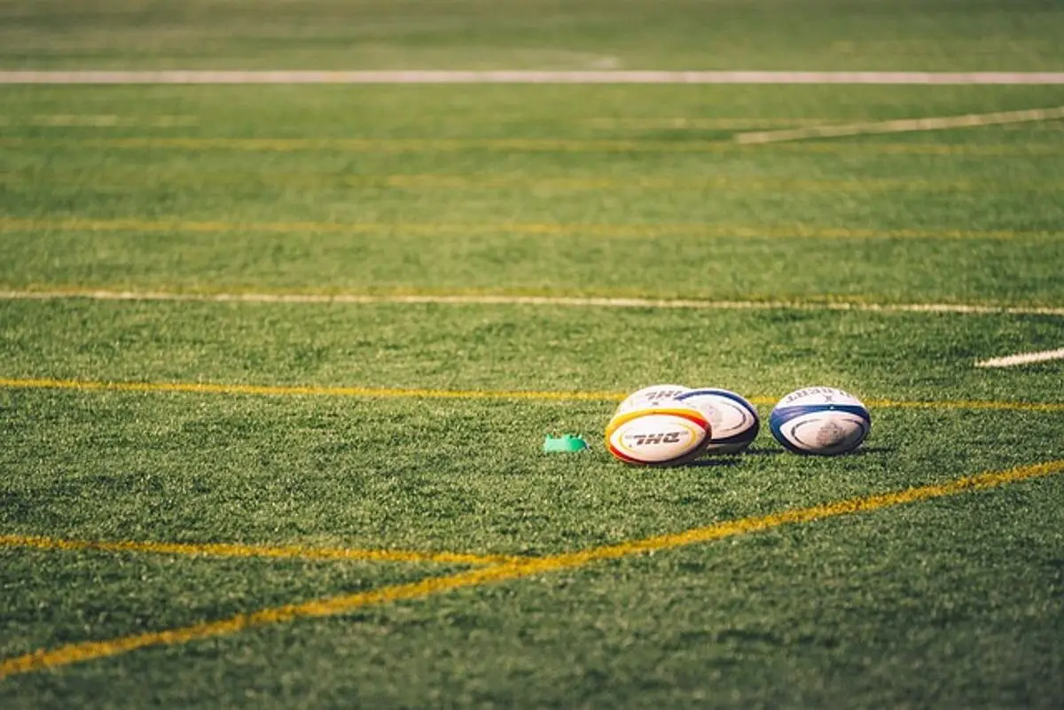 rugby-balls-on-field