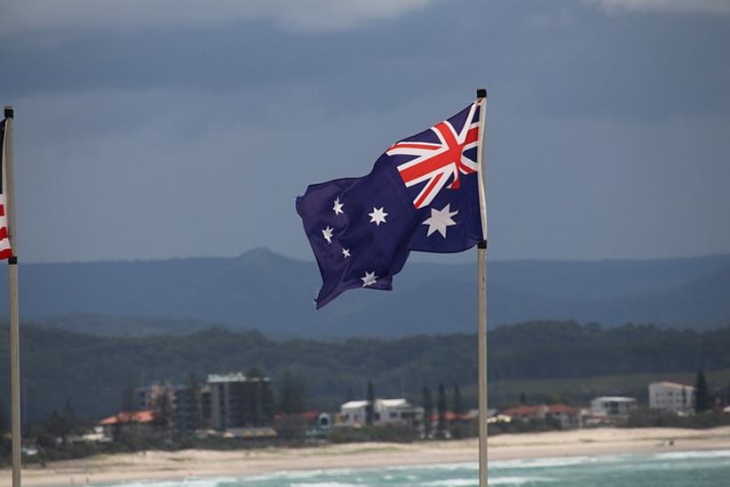 australian-flag-on-a-pole