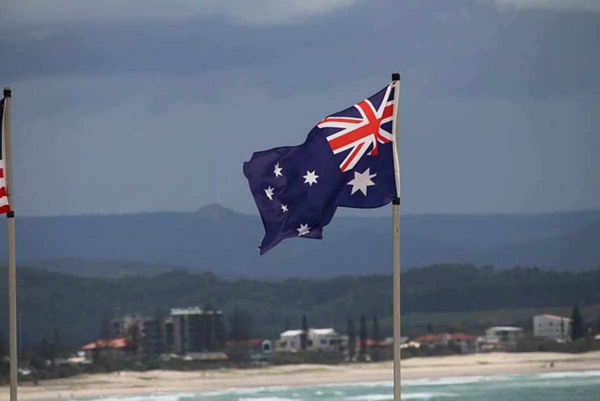 australian-flag-on-a-pole