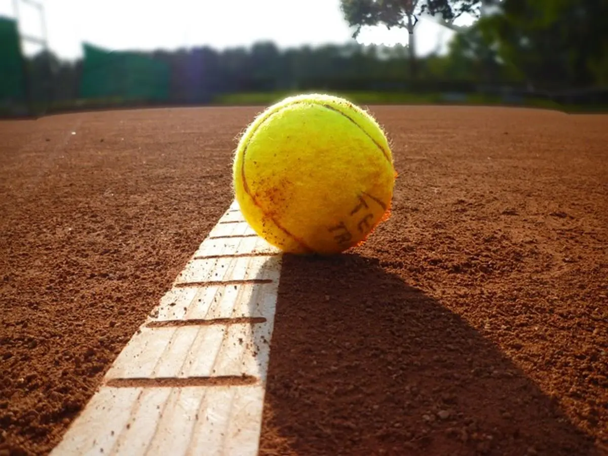 tennis-ball-on-court