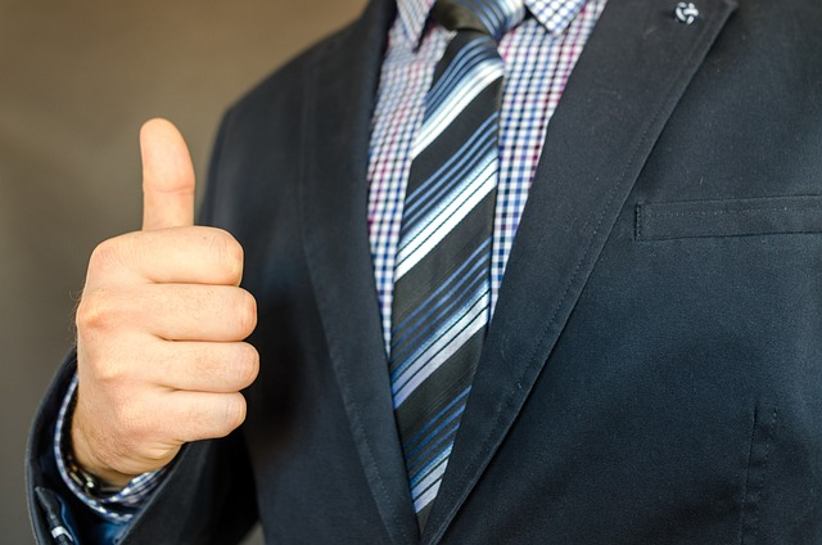 businessman-giving-thumb-up
