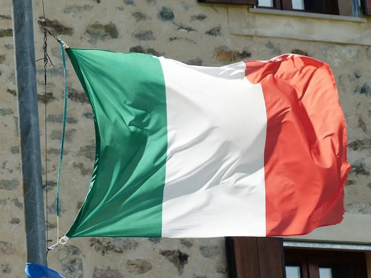 italian-banner-on-a-pole