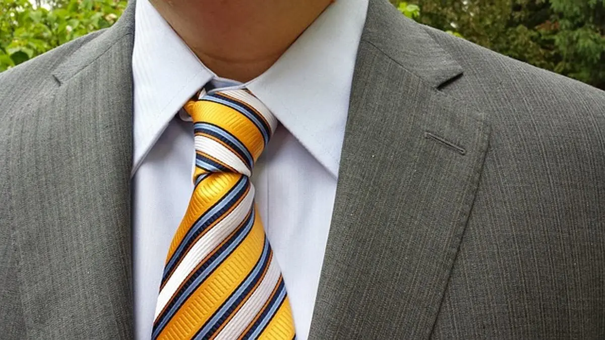 businessman-tie-suit