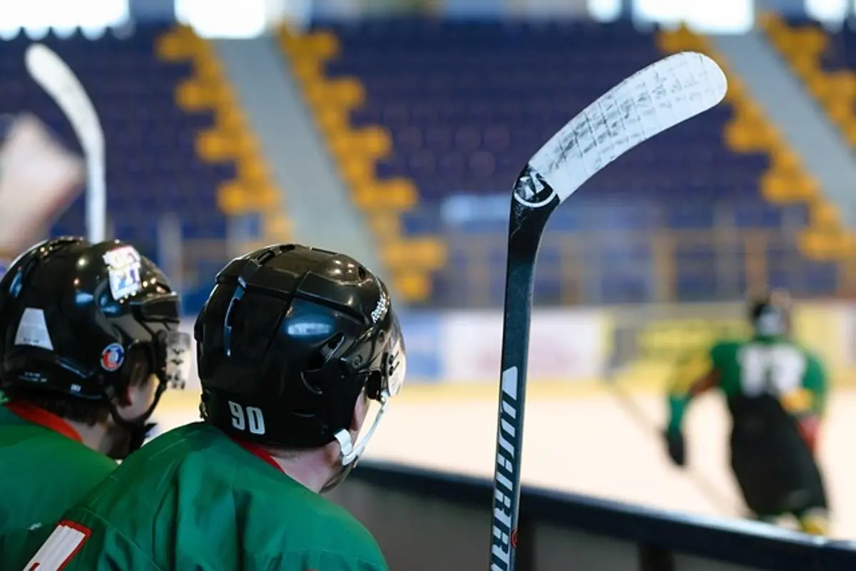 hockey-players-on-a-stadium