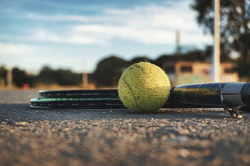 tennis-ball-and-paddle