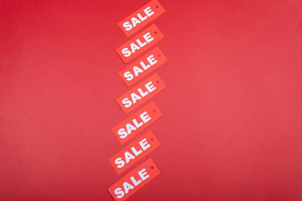 Sale sign.