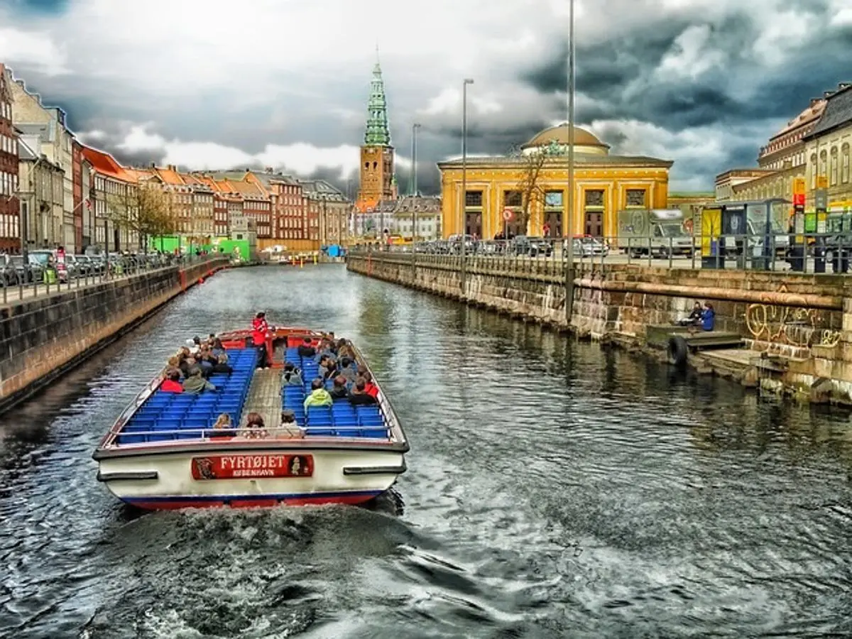 denmark-copenhagen-cityscape-river