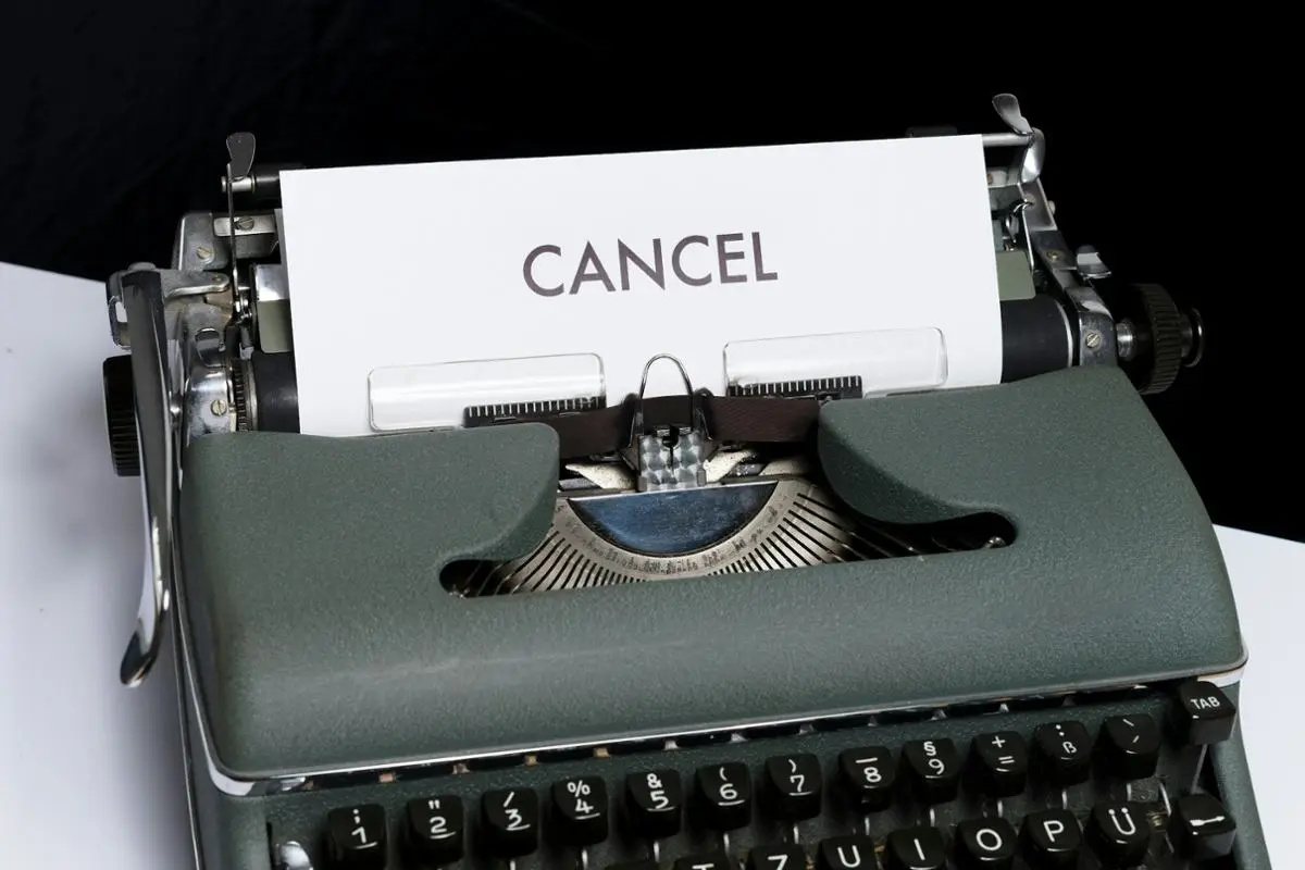 Cancel on a typewriter.