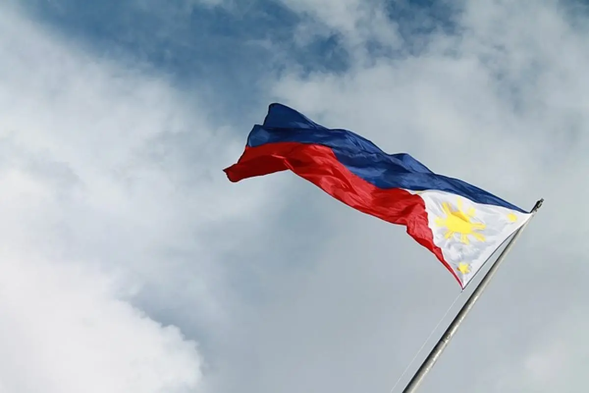 philippine-flag-on-a-pole