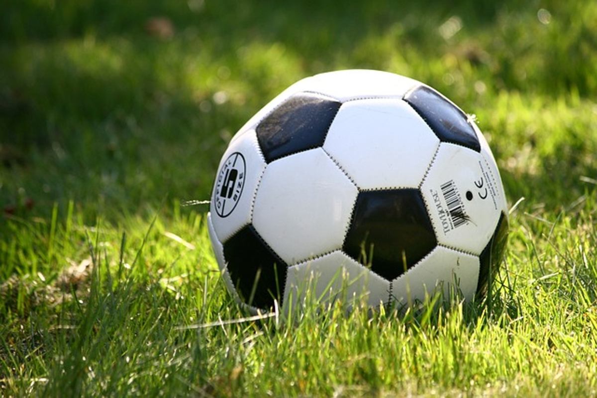 soccer-ball-on-green-field