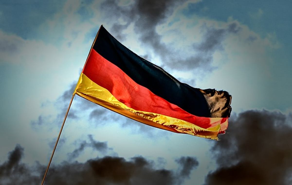 german-flag-on-a-pole