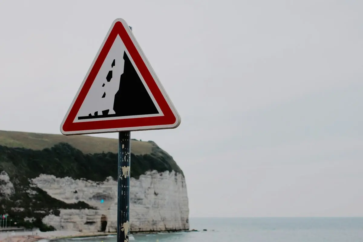 Warning falling cliffs