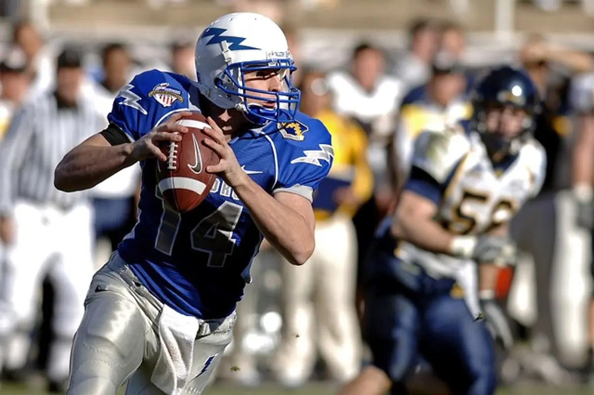 football-quarterback-player-running