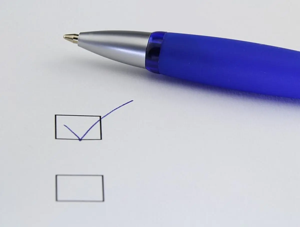 paper-pen-and-checklist